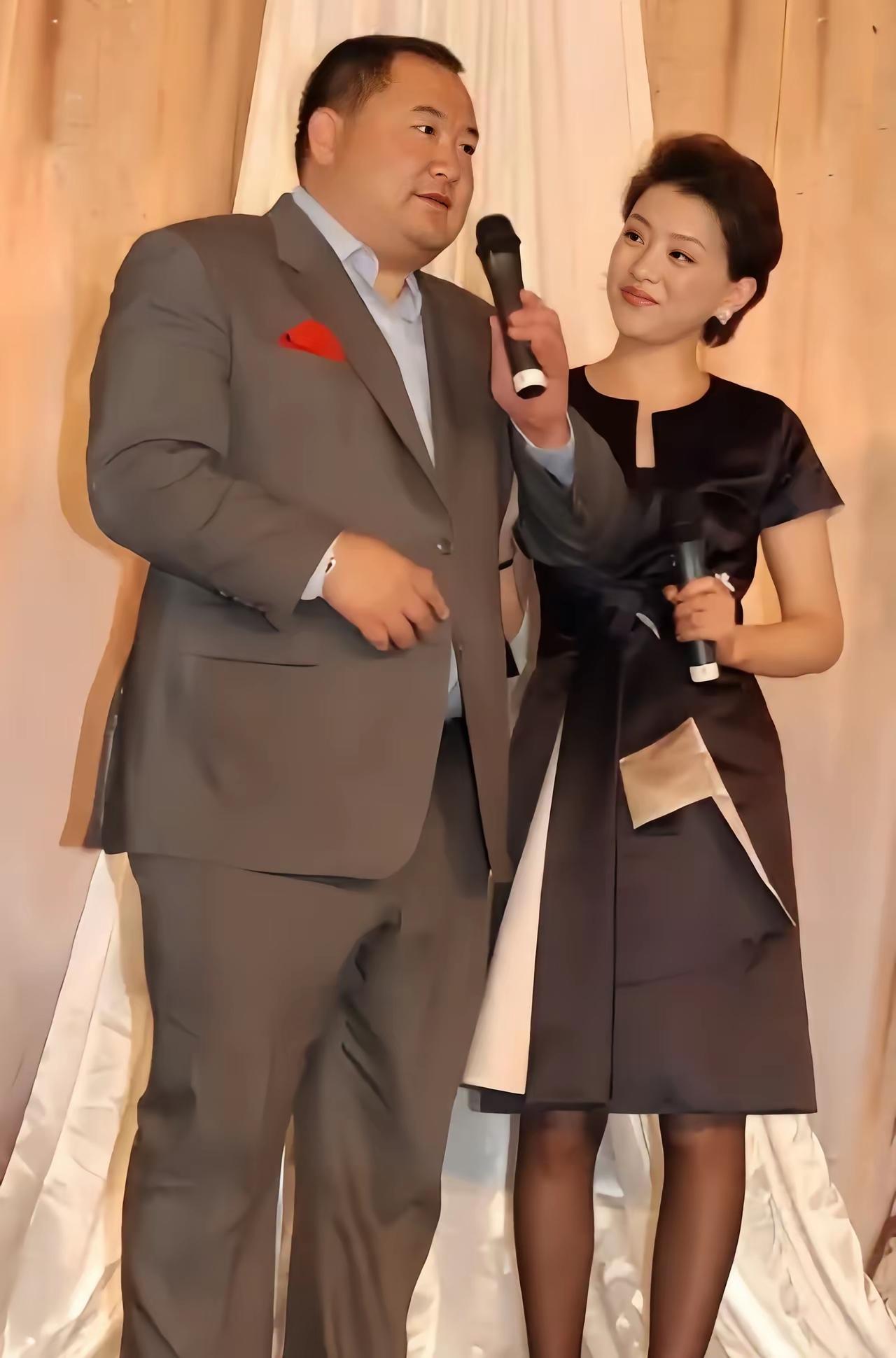 杨澜架不住金钱的诱惑，在已婚的情况下离婚嫁给毫无颜值，只是有钱的已过婚姻的男人吴