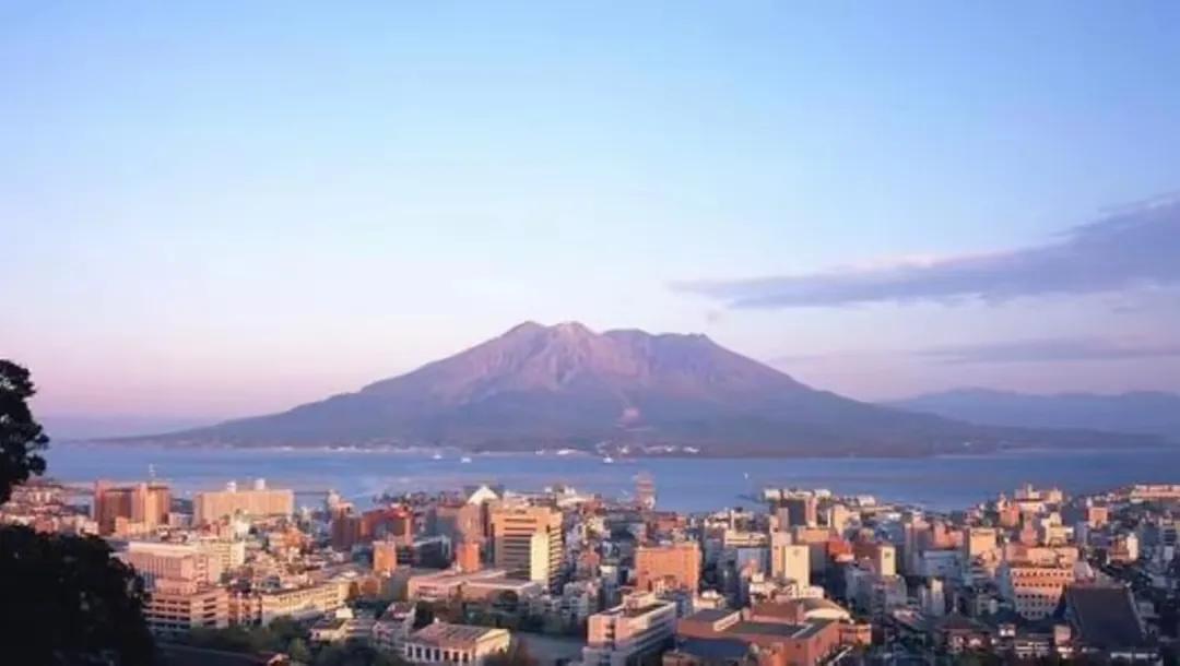 惊！日本“末世预言”仅剩一天，民众慌成“囤货侠”！随着7.5的临近，“日本7