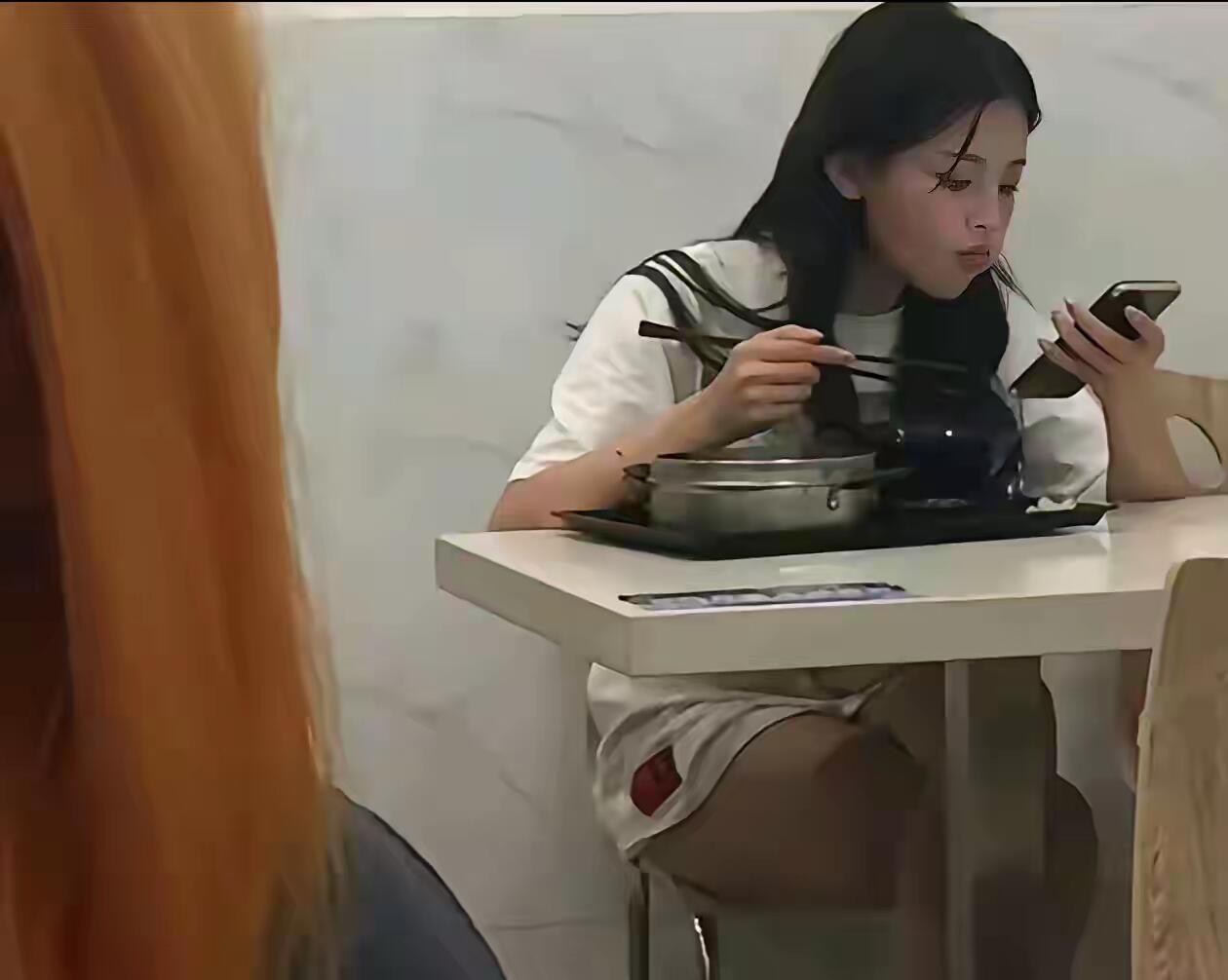 当初厂里的杨超越，谁能想到未来会成为顶流​​​