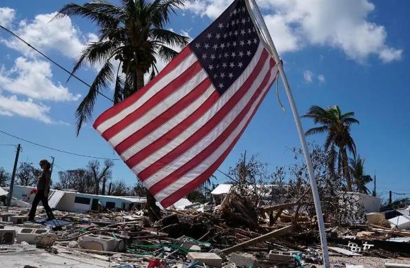 美国恐怕再也难以重新崛起，原因主要有两个：第一是沉重的国债，美国人靠着贪心一直在