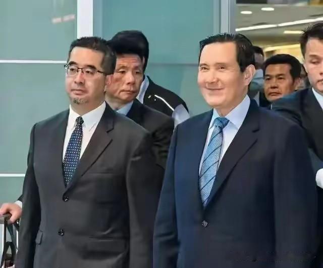 马英九早退了，哪里会搞成今天这样，76岁了，还要去和自己一手培养起来的下属，没完