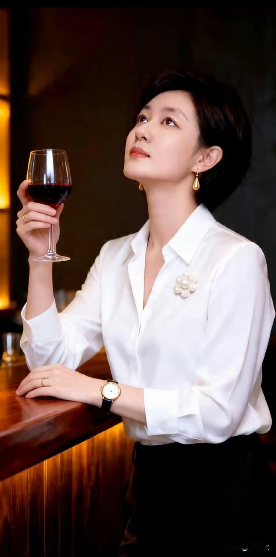 也曾掏心说过往，到头换来空一场。如今沉默非无绪，苦楚向谁诉衷肠。