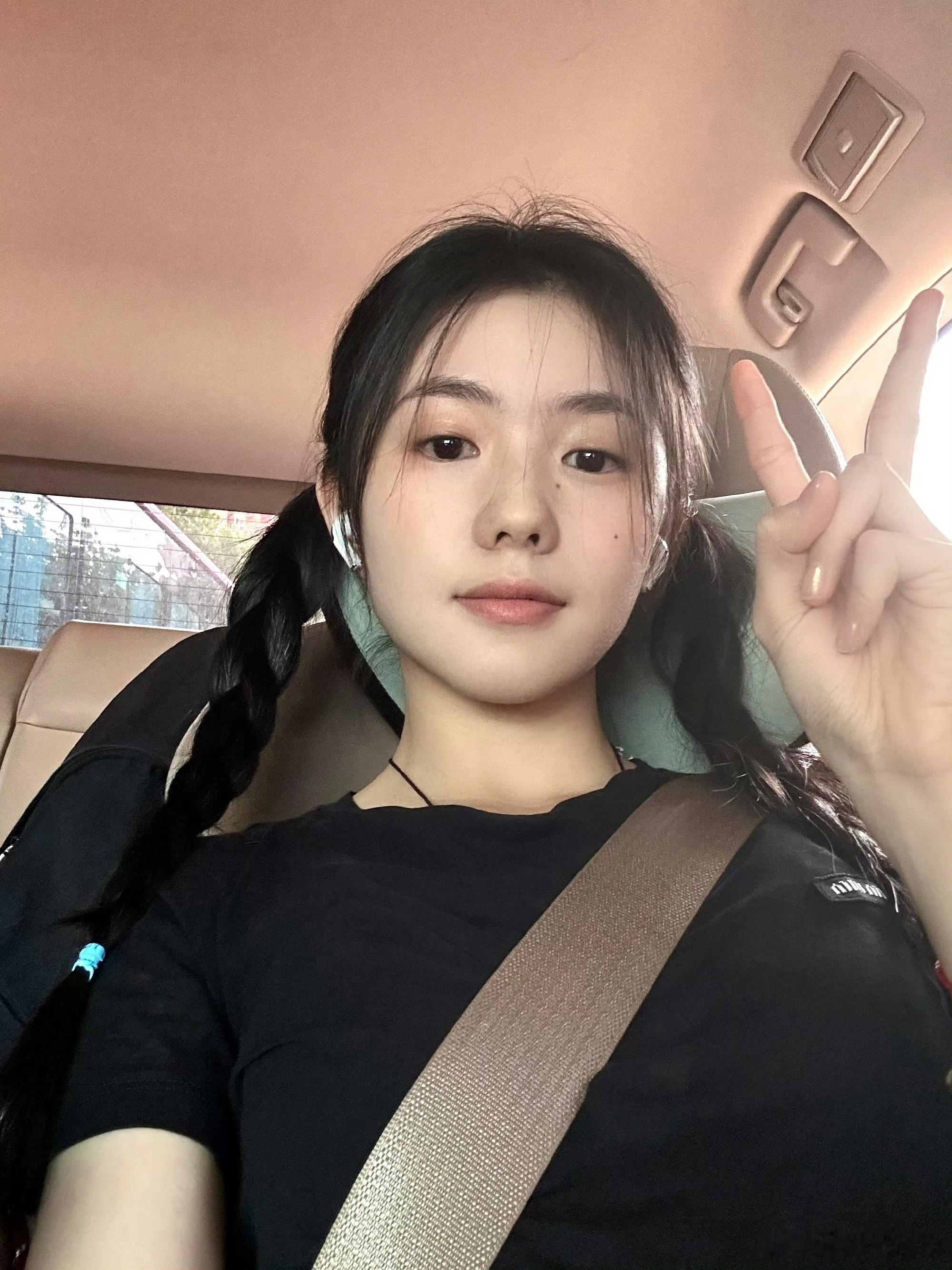 刘浩存双马尾刘浩存的双马尾造型也太绝了吧！又甜又灵动，简直就是从漫画里走出来的