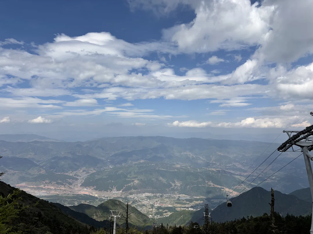 这山顶的云，怎么那么美！