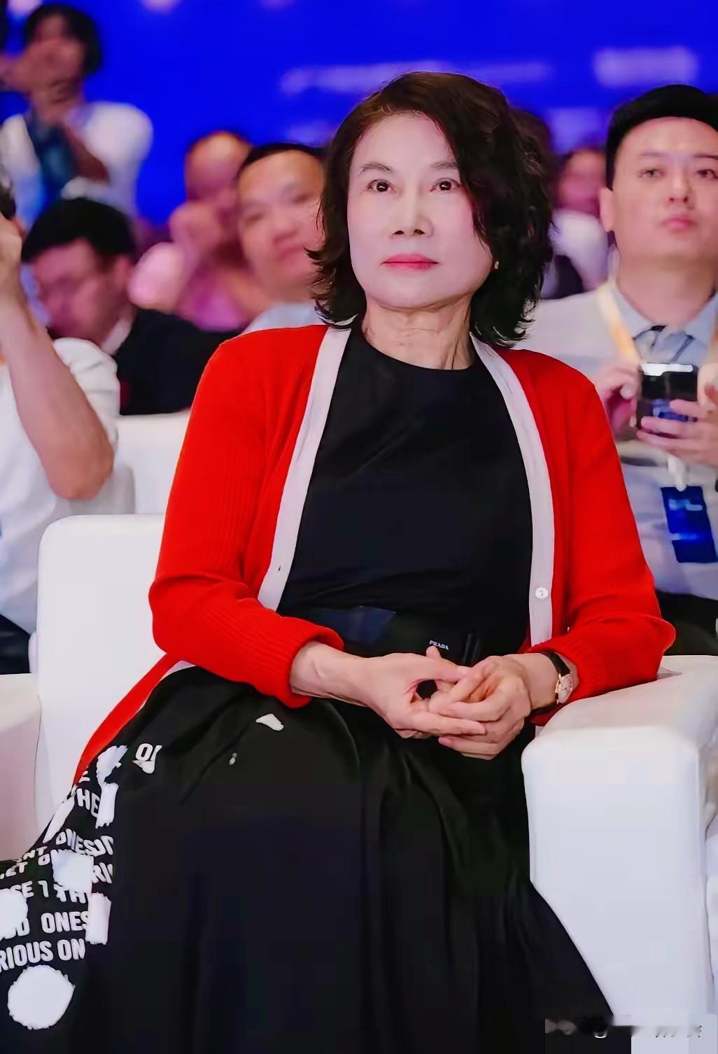 昨天，格力技校招生报名第一天结束。原定招生计划300人，一天报名超过3000人，