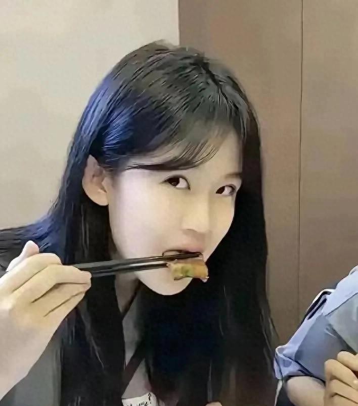 有其母必有其女！陆毅女儿美到认不出，这长相在星二代中数一数二