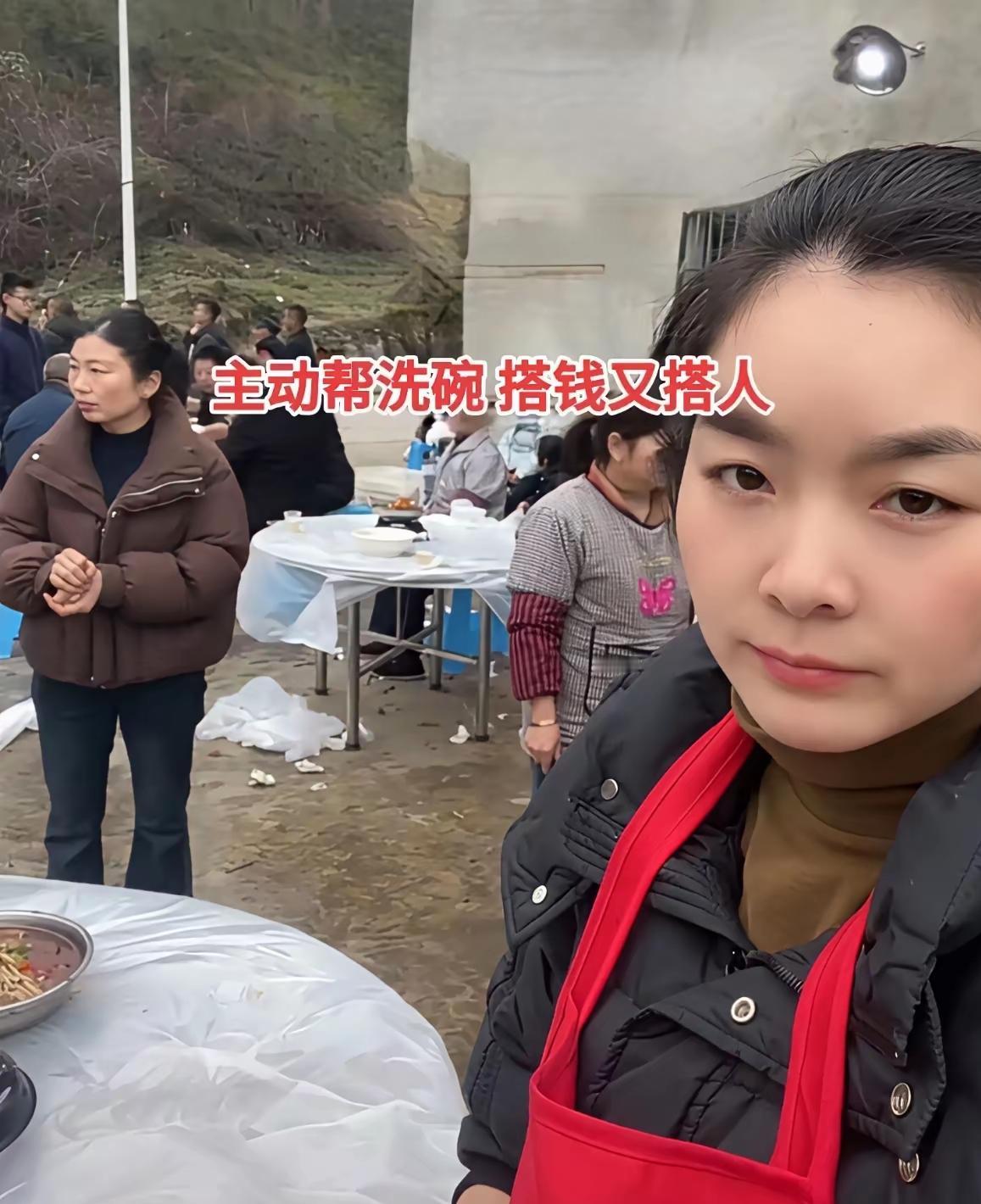 贵州这个村子里发生的一幕，真的看哭很多人。33岁的她离了婚，前夫结婚办酒，她安安