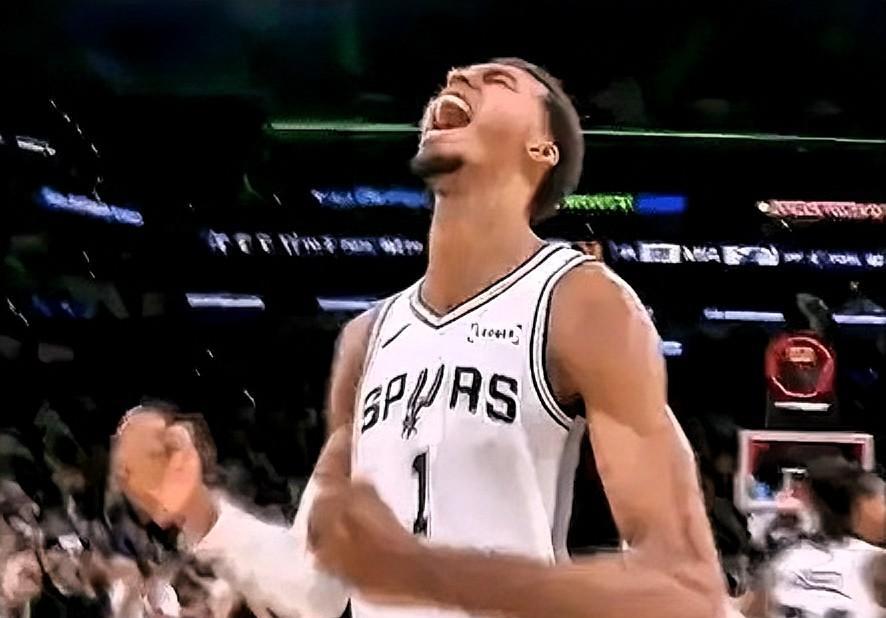 火箭名宿帕森斯真敢说啊！近日，前NBA球员钱德勒-帕森斯在一档节目中谈到马刺时