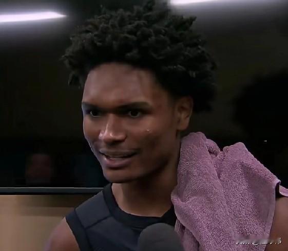 高情商！阿门谈老大哥杜兰特：“很夸张，对手甚至用三个人去包夹KD，然后我被放