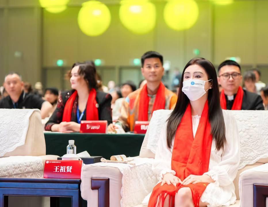王祖贤参加国际艾灸大会。​​​