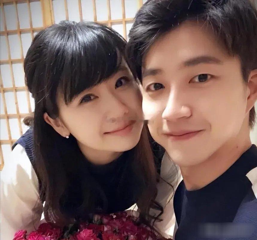 江宏杰晒女儿十岁生日照片，女儿长成了一个翻版福原爱。笑起来眉眼弯弯，忒可爱了​