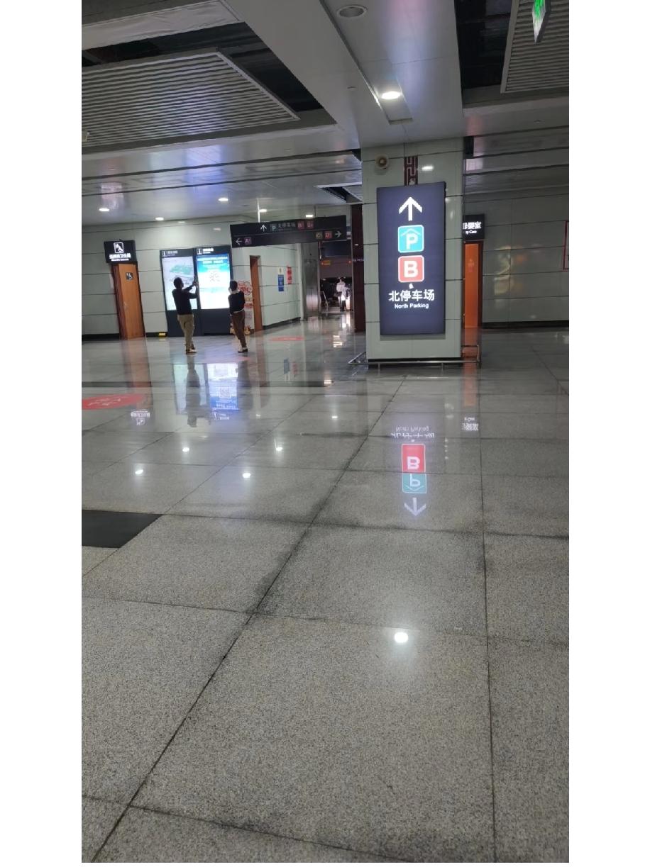 弟媳怀孕六个多月，弟弟的婚事突然提上日程，远嫁东莞打工的我却感觉被架在火上烤。爸