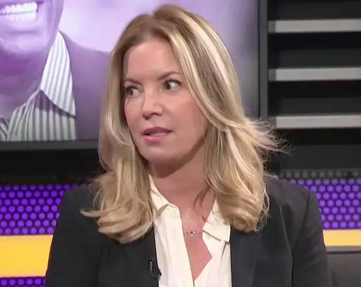 ESPN：珍妮-巴斯对詹姆斯态度逐渐转冷，认为其意识过膨胀等今日，ESPN记者B