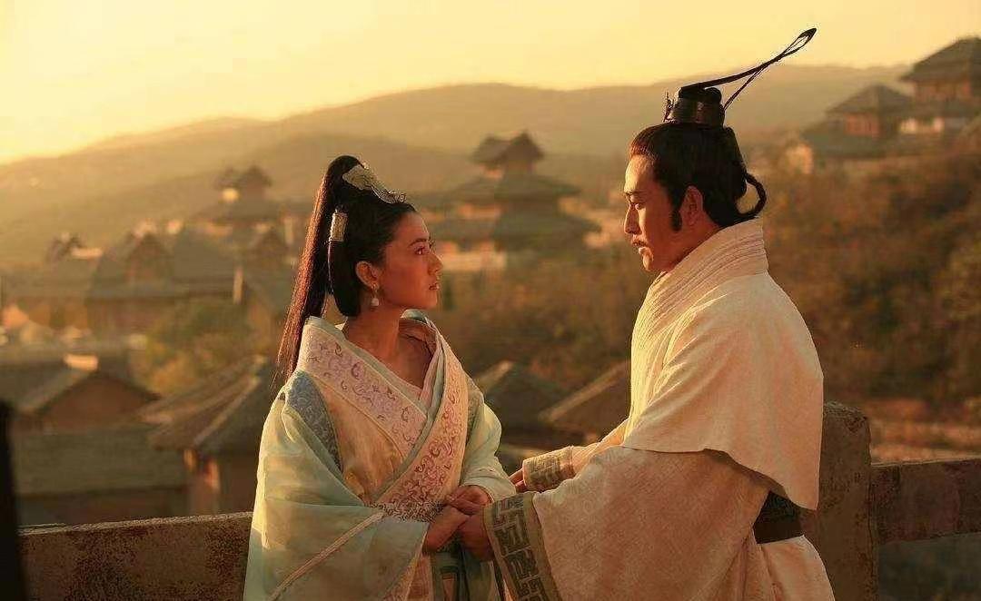 公元315年，司马睿打算娶年轻貌美的吴氏女，便暗中派心腹去打听。使者到了吴家