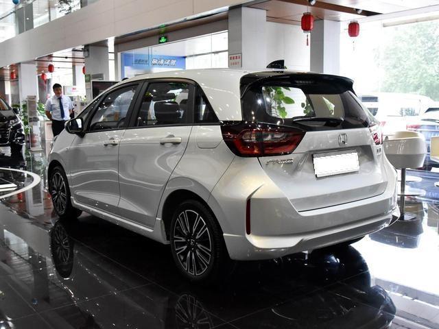 本田飞度11月份卖了0辆，售价为8万元。但同样的一辆车，在我们台湾省居然要卖1