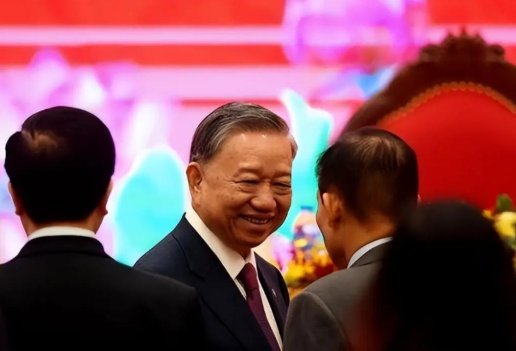 到越南那边传来的消息，后背一阵发凉。苏林这一把手当的，真是把“权谋”二字玩到了