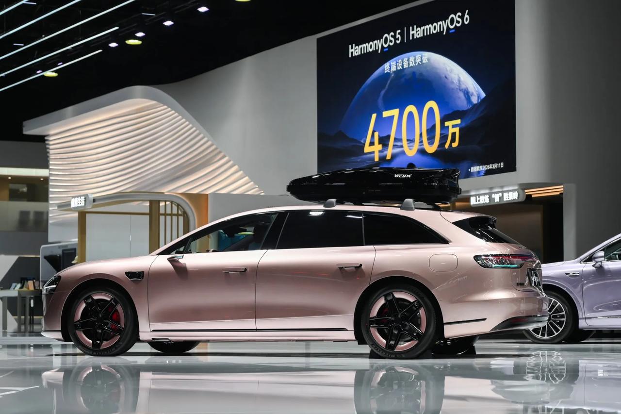 “愿意向朋友推荐”是用户最真实的认可。在华为×央视AWE直播中，余承东宣布：享界