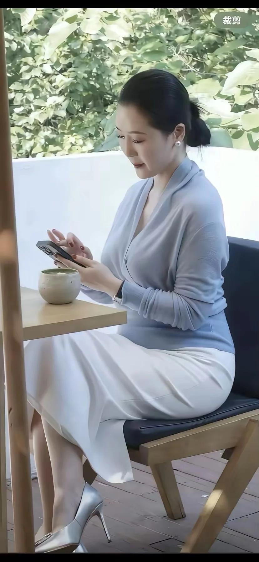 人这一辈子，忙的是柴米油盐，烦的是人情是非，愁的是得失聚散。走过半生才懂：人