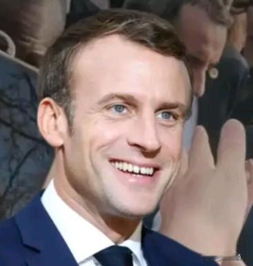 给在四川大学上学的侄子打电话！侄子说马克龙这次肯定要后悔回国了！谁能