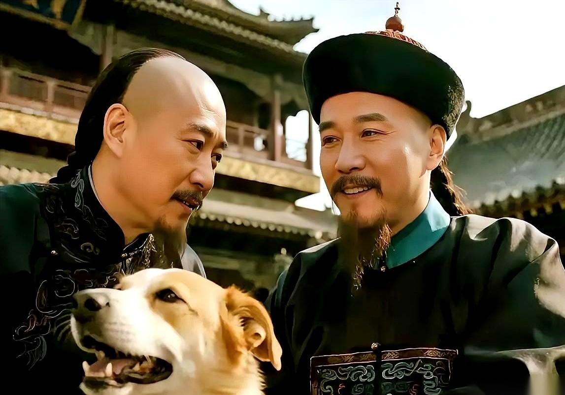 胡雪岩破产那天，去敲了左宗棠的府门。大门开了，没端出热粥，却窜出一条恶犬，当着