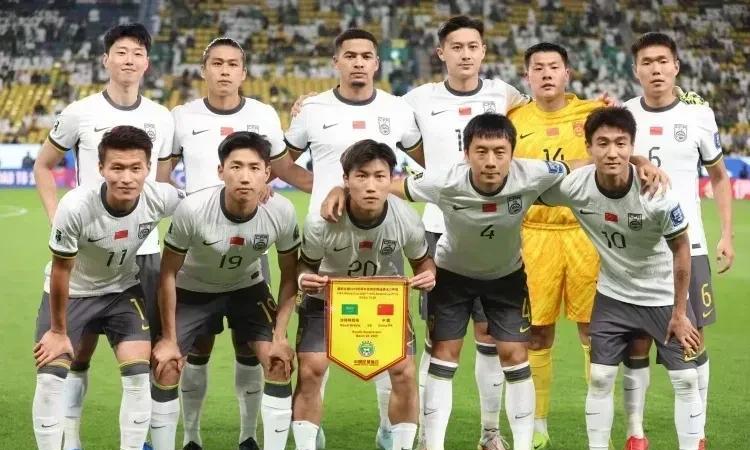想要国足晋级世界杯，有以下5个好建议：第一，鼓动亚洲联将澳大利亚赶回欧洲。澳大