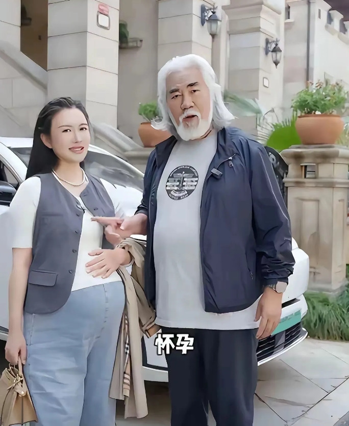 家人们，刚刷到个大消息，张纪中老婆又怀孕啦！看到这消息时，我下巴都惊掉了。张纪中
