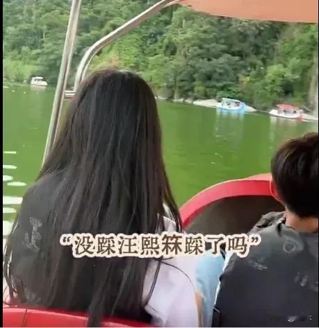 马筱梅今晚直播:网友问:小杨阿姨这几天都在直播，还说只有她一个在家，玥儿箖箖出