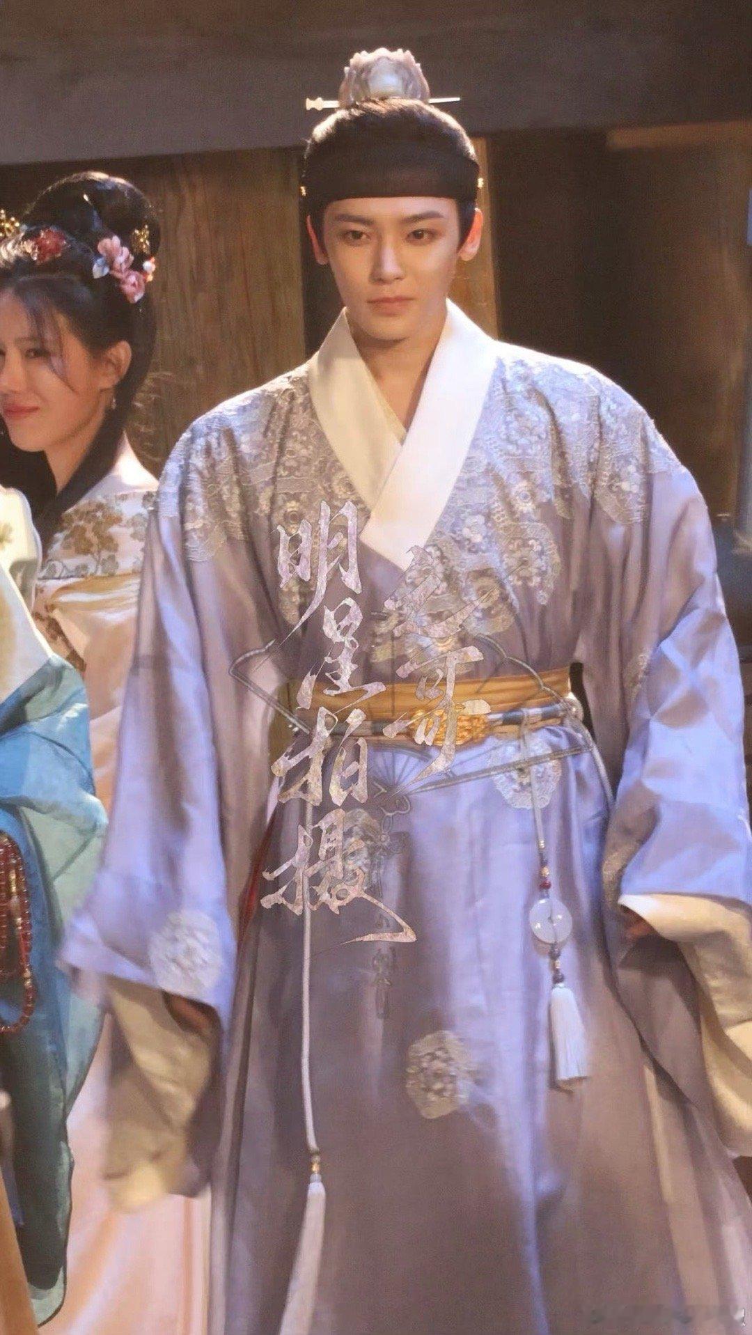 李昀锐、侯明昊古装造型路透，谁赢了