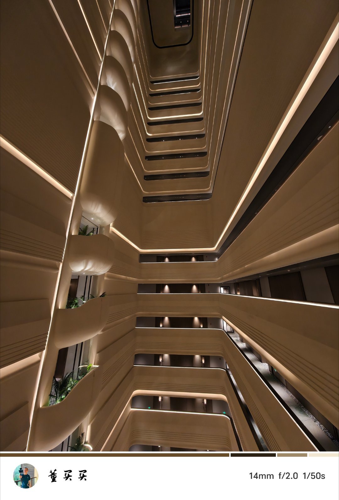 来厦门旅游，找酒店，住了家今年新开业的：厦航费尔蒙，我的评价相当不错。新酒店设计