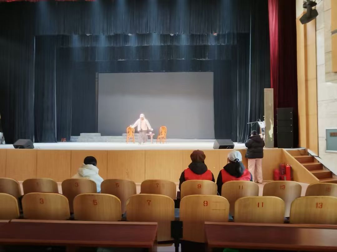 秦岭笑谈大学生寒假社会实践吕韵新声传薪火，青春步履访梨园2月5日，曲阜师范大学