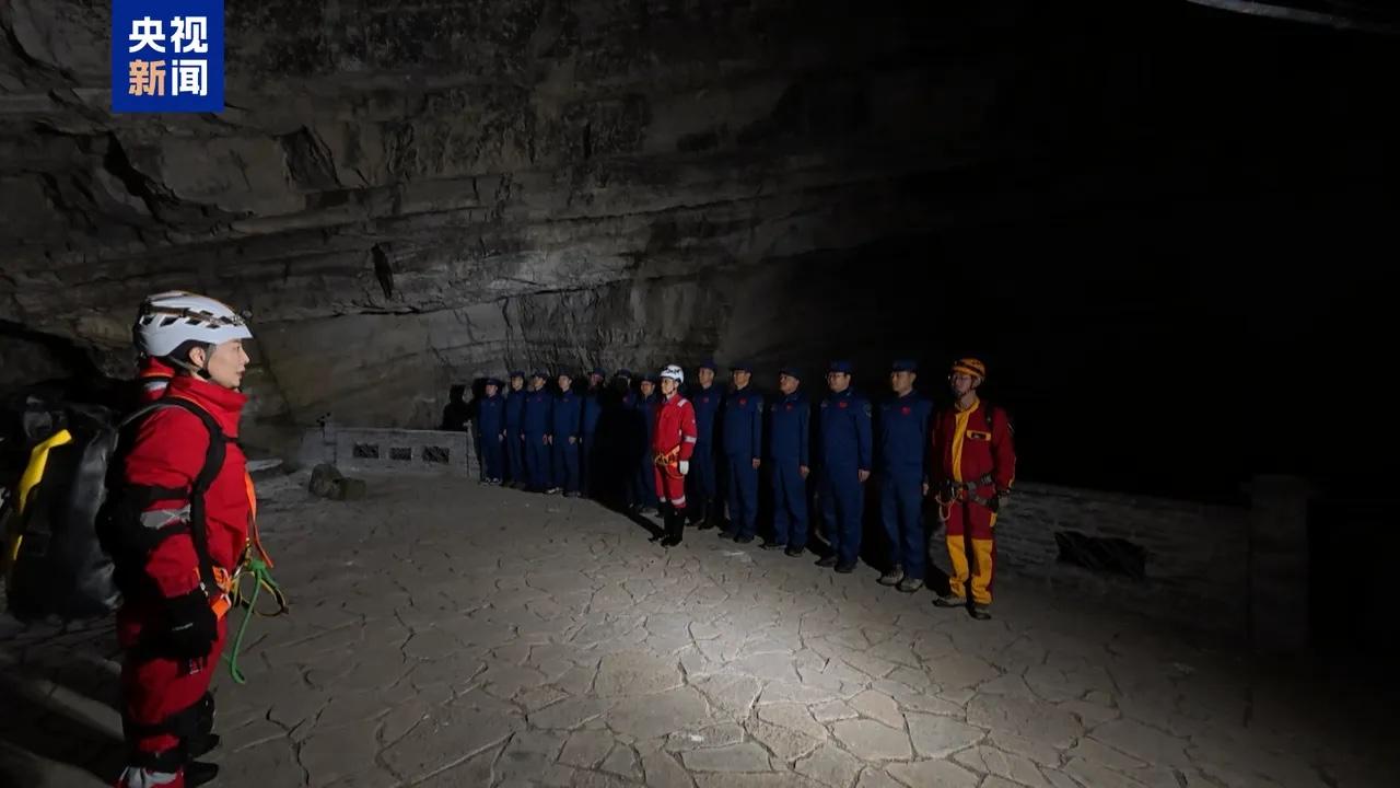 为登月做准备！我国在重庆完成了首次航天员洞穴训练❗️28名宇航员分成若干小