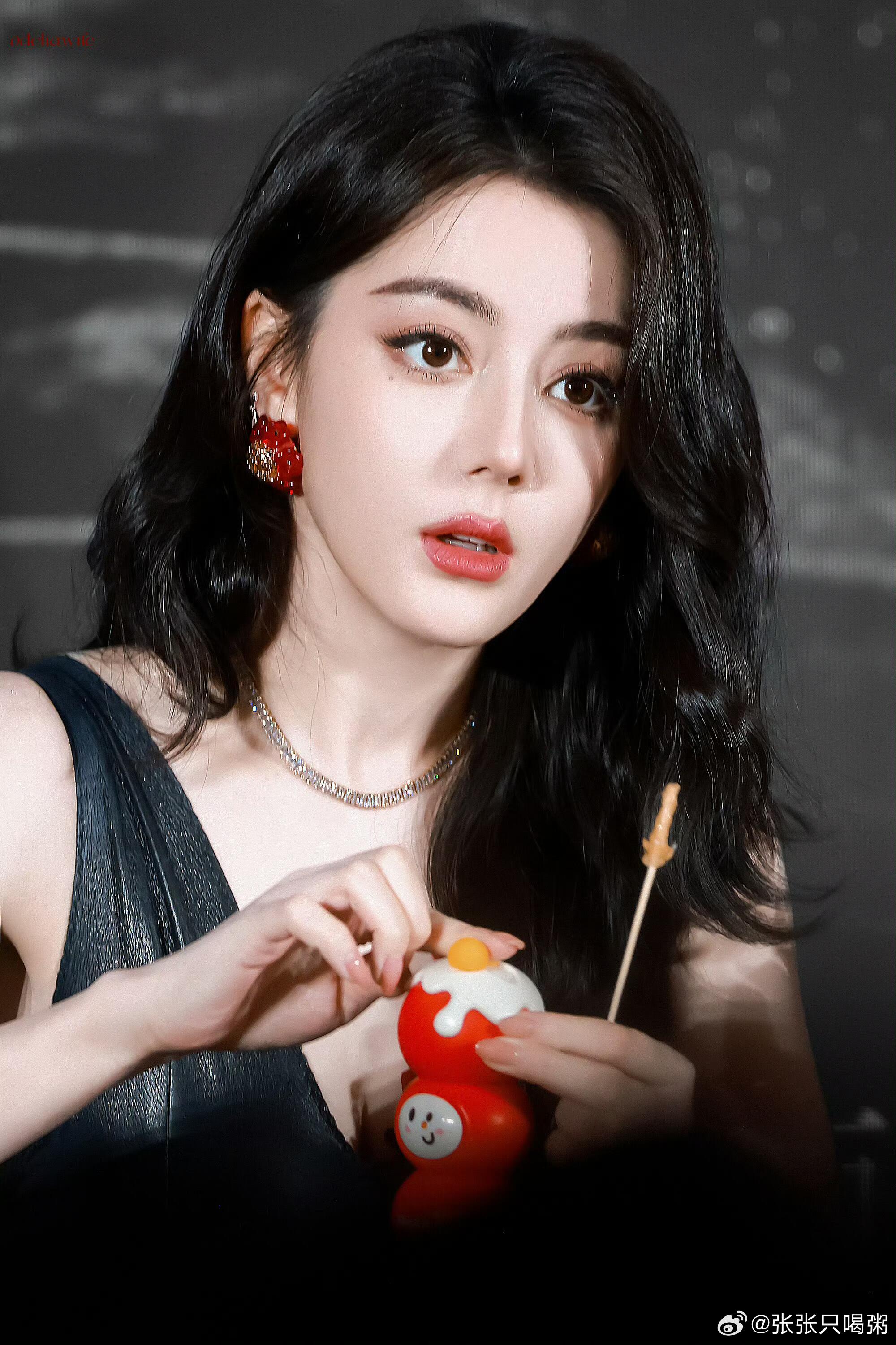 今天是美神灵热巴！