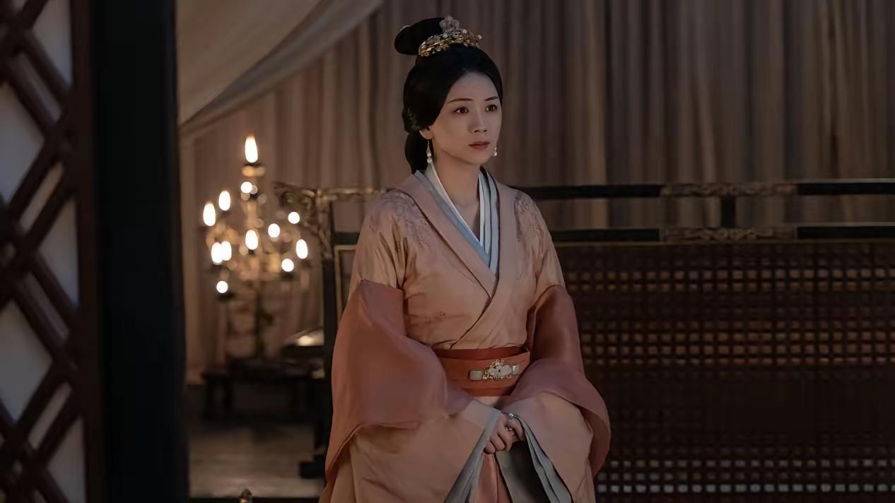 霍光的夫人因身体不适不能同房，便让贴身丫鬟陪霍光就寝。霍光得知丫鬟没有名字后，便