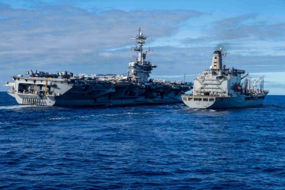 别被“11艘航母”这个数字唬住，美国海军现在最真实的状态，更像是家底很厚，手头却