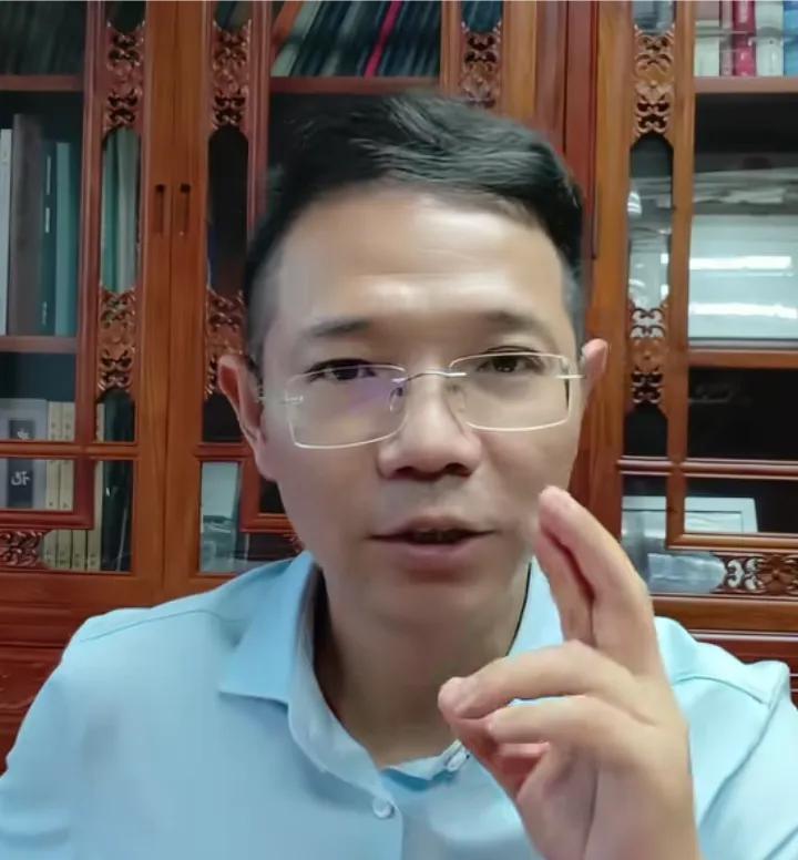 李律今天发视频解读了狸猫换太子，听起来颇有寓意！在河南开封，古有狸猫换太子，今