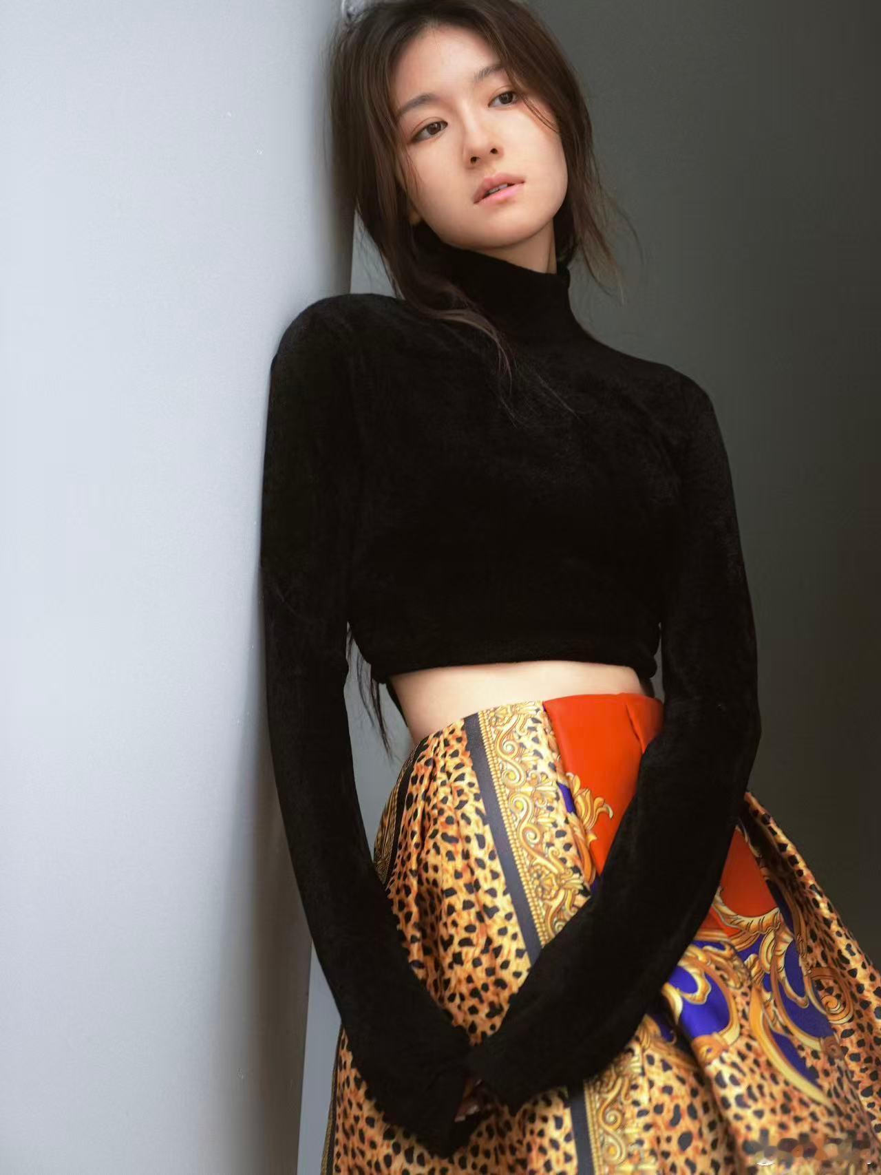 李兰迪半素颜也权威的五官谁被李兰迪这组半素颜妆造惊艳到了？立体五官不用过多修饰