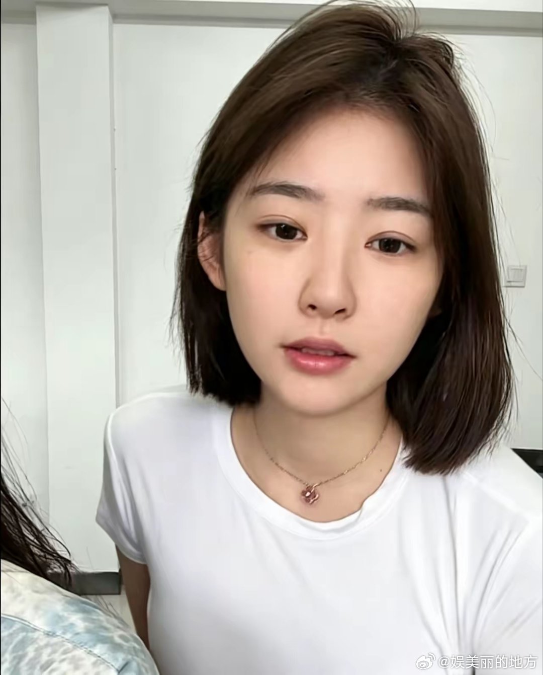 你可以说黄一鸣过得不尽人意，也可以说她混得平平无奇，但是唯独有一点你喷不了，那就