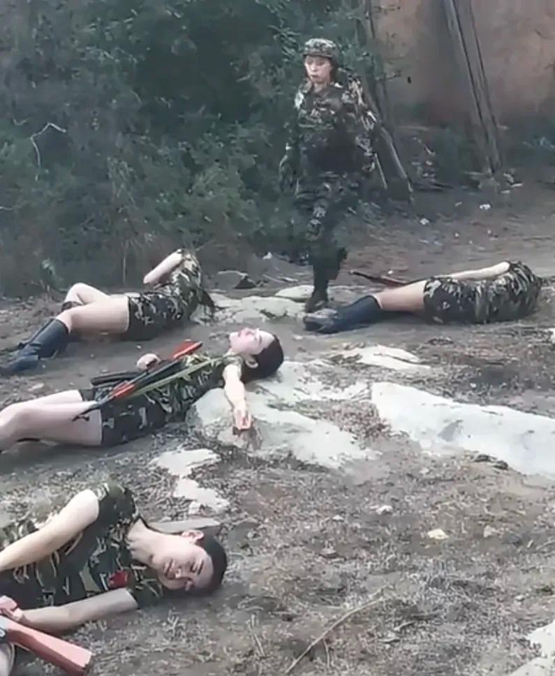 实在雷人，这又是在拍哪一部神剧啊？