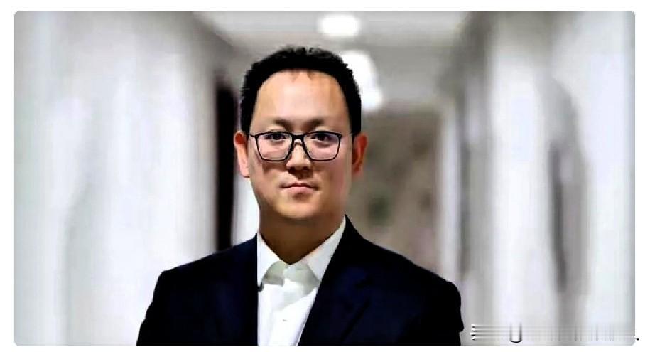 哈尔滨方正县的郑伟，这事儿有点意思。别人倒台，要么是钱，要么是权，到他这儿，