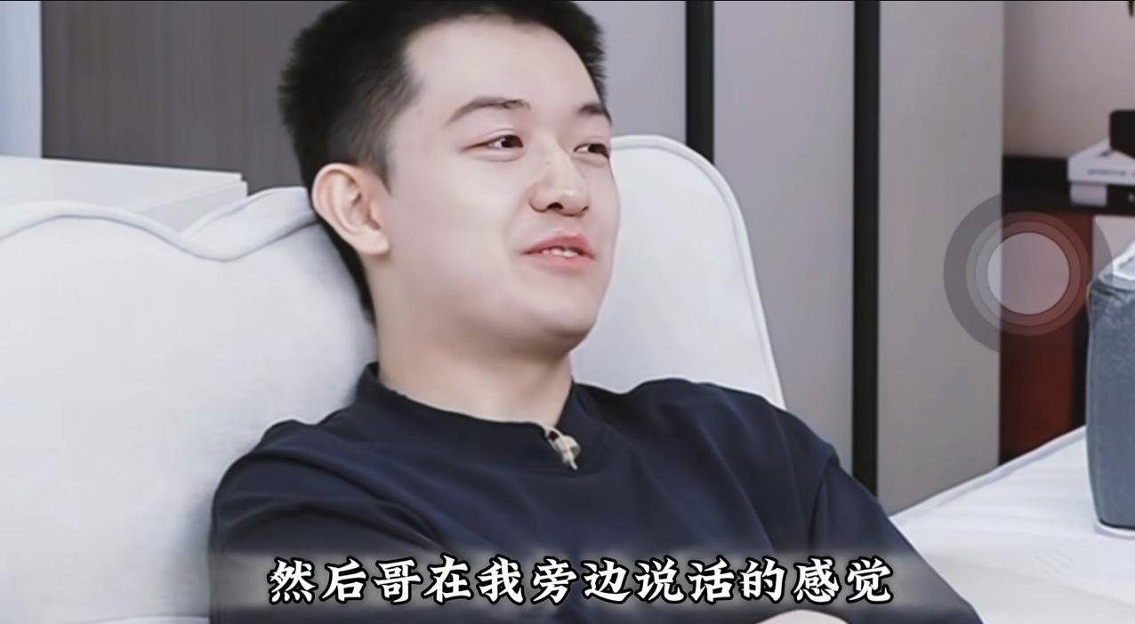 董董是真“怕”董宇辉！董董上播时说和董宇辉一起吃饭，董宇辉在他旁边说话，有一