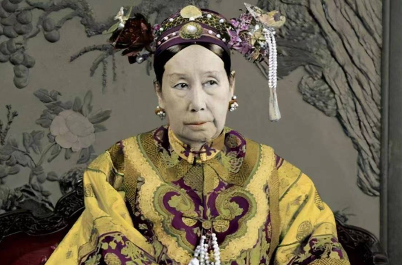 1861年，肃顺被押到宣武门菜市口行刑，没想到他坚决不跪，并怒斥慈禧是祸国殃民的