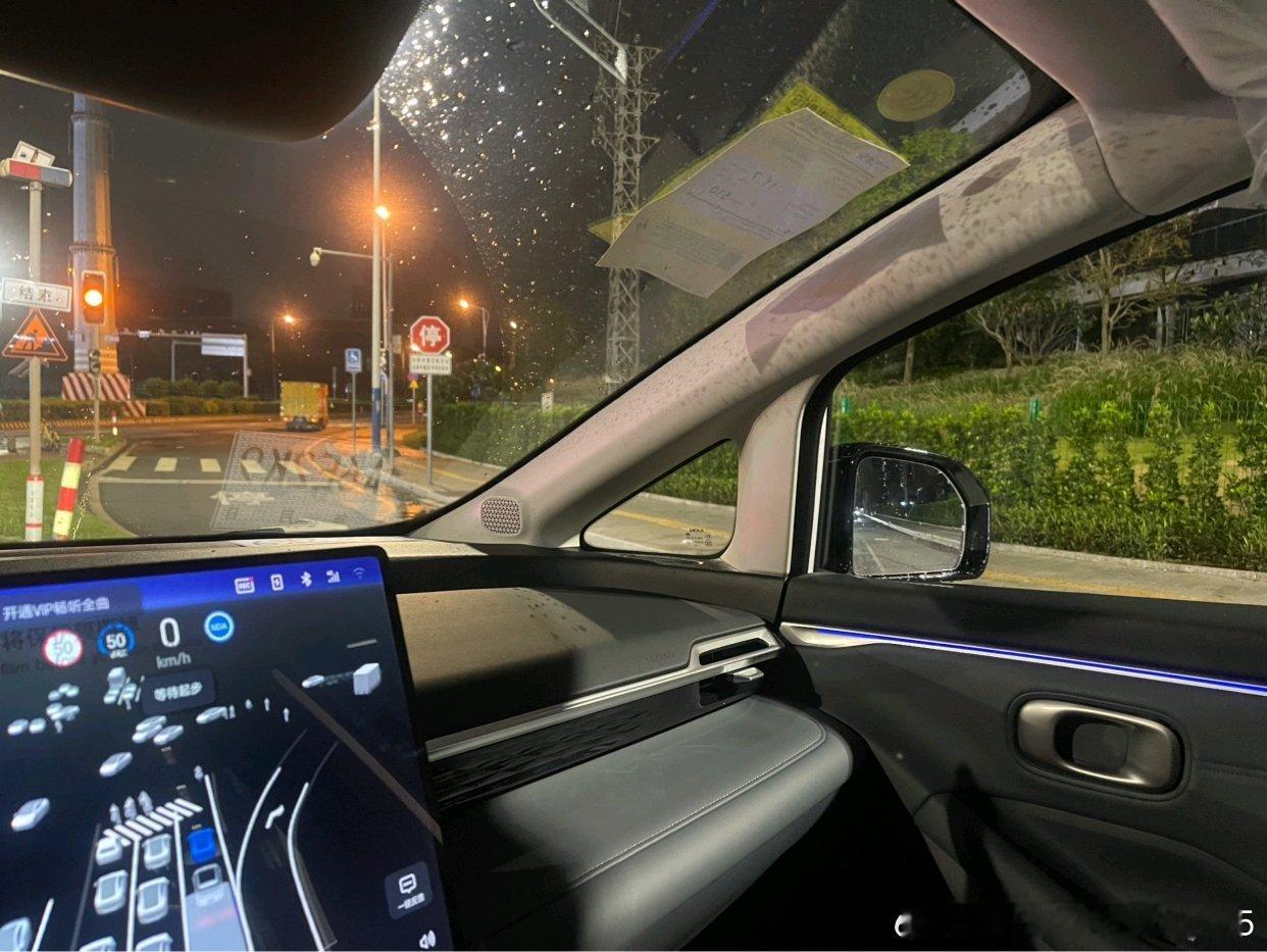 当初选10-15万家用SUV，我前前后后对比了快一个月，试过同价位的银河L7、宋PLUSEV，也去体