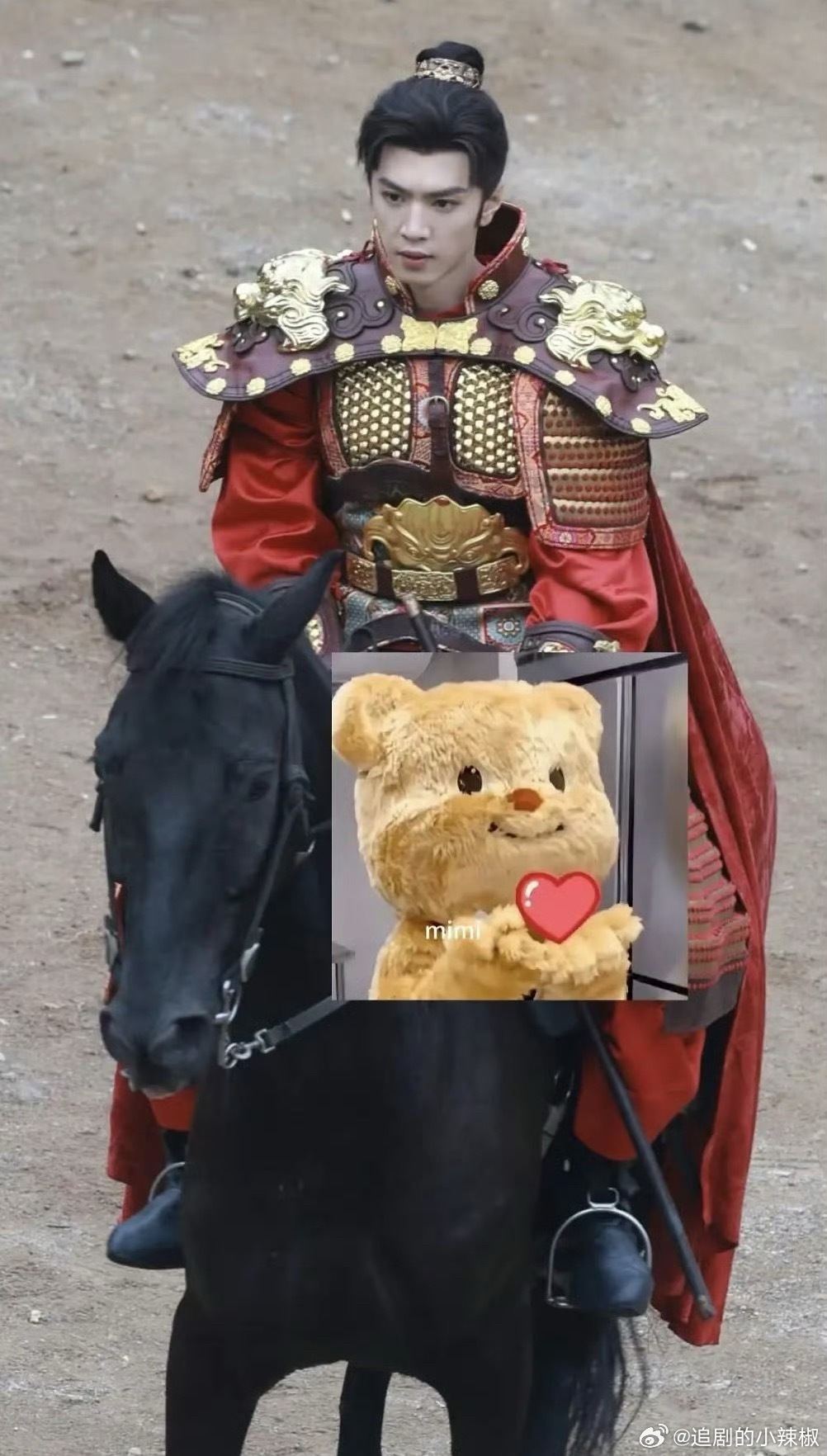 辛苦远帝了，拍这个剧哪来这么多奇葩衣服[笑着哭]​​​