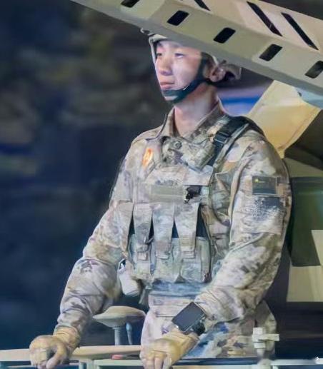穿戴式设备都齐了图2驾驶员前面是什么？陆军老大哥热点观点烽火问鼎计划​​​