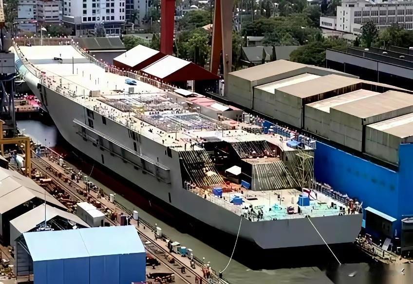 印度最近放出了一个“大招”：要在2037年把6.5万吨的核动力航母“维沙尔号”开