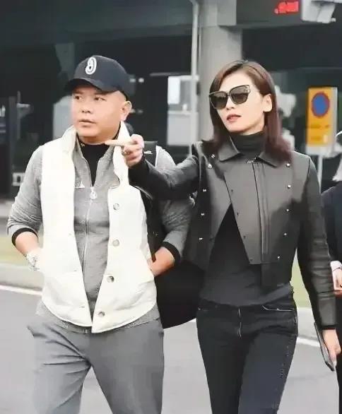 刘涛夫妻，感觉他老公真的找了一位天鹅，这么漂亮的演员，找的老公又矮又不帅气，不知