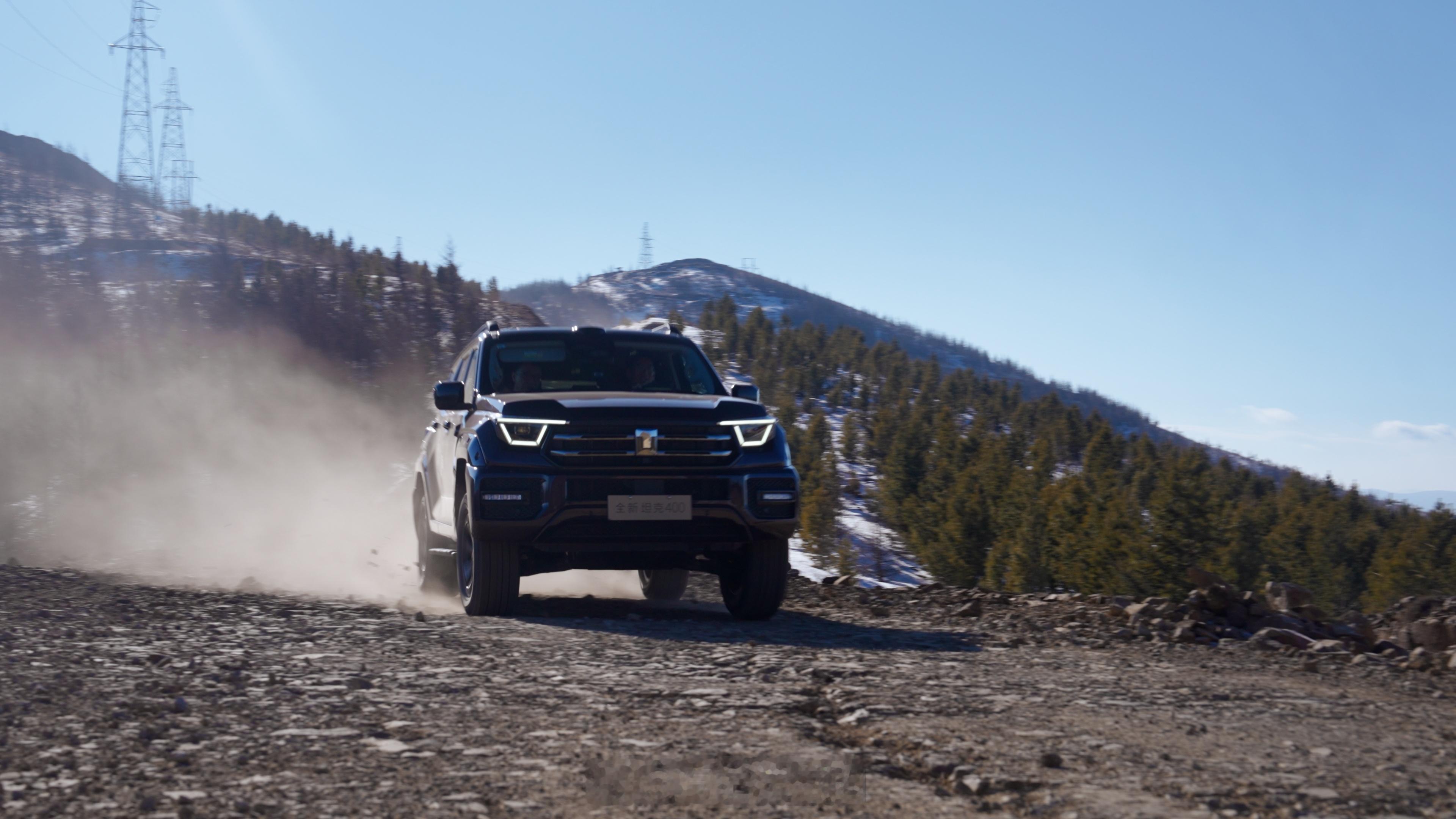 最近试了全新坦克400Hi4-Z，改变了我们对硬派越野的小偏见。之前总觉得，硬