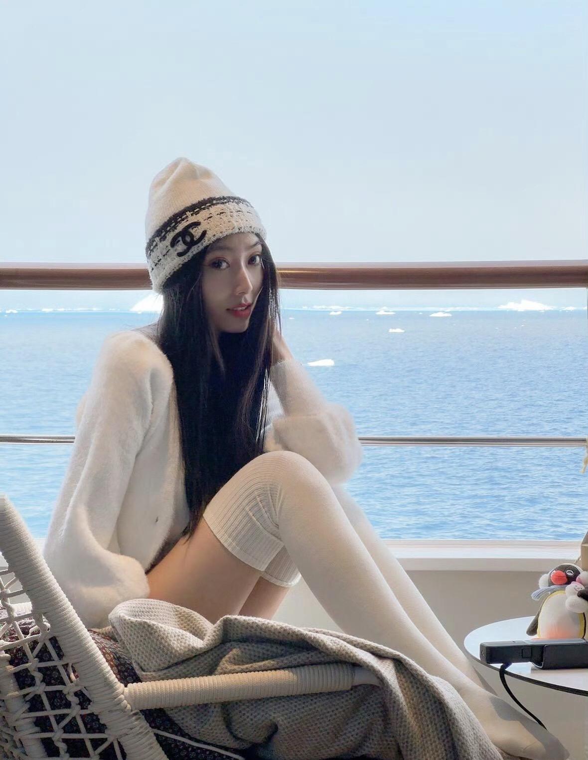 重要的不是目的地而是沿途的风景和人～上热门穿搭海边拍照美女