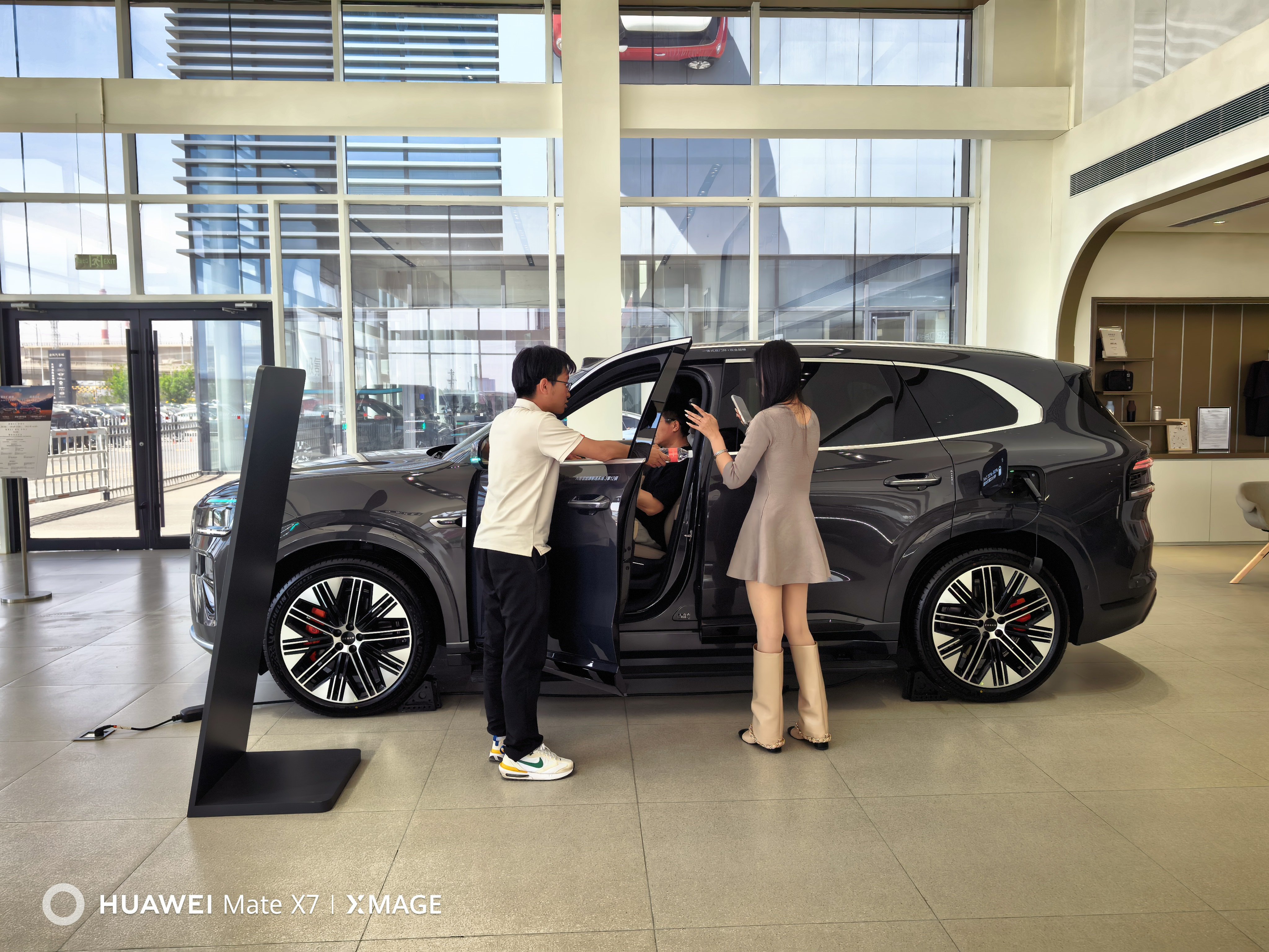 来看极氪9X和8X，如果是你们，会选择哪一辆