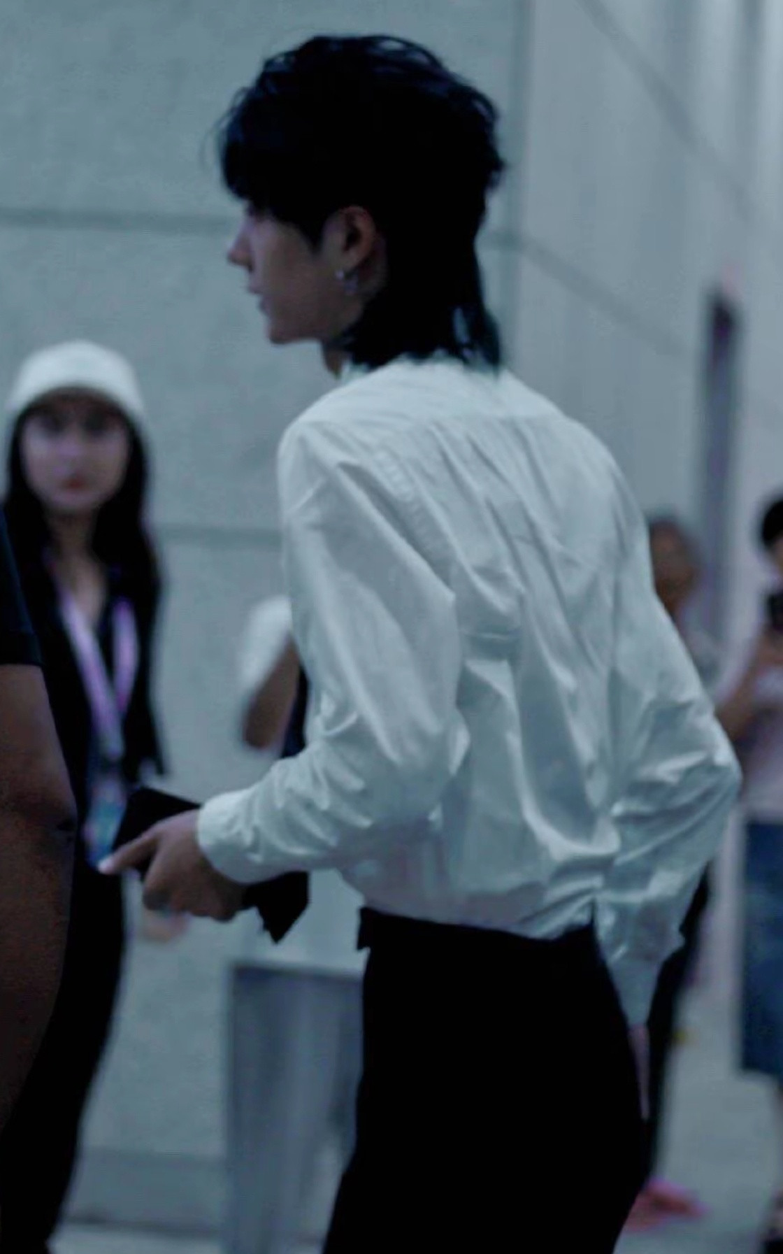 黄景瑜上太空王一博天塌了假的吧，现实中哪有人长这样？？是王一博的话那没事了?